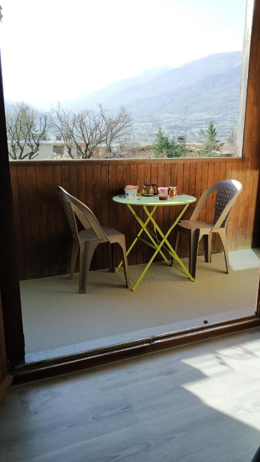 Appartement Agreable A Deux Pas Du Plan D'Eau إمبرون المظهر الخارجي الصورة